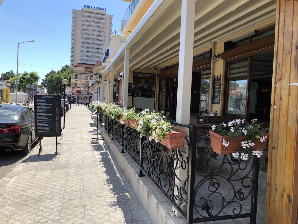 Hotel Atol Slăntjev Brjag Exteriör bild