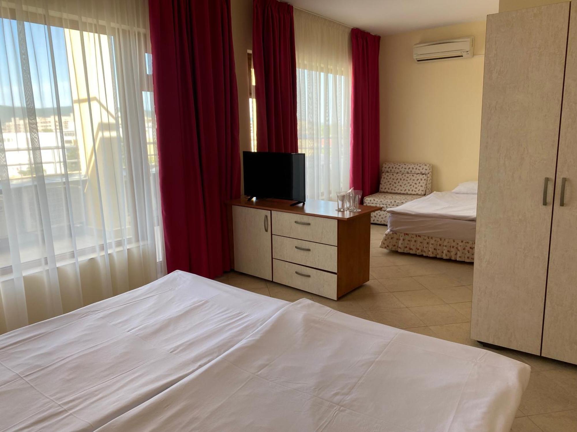 Hotel Atol Slăntjev Brjag Exteriör bild
