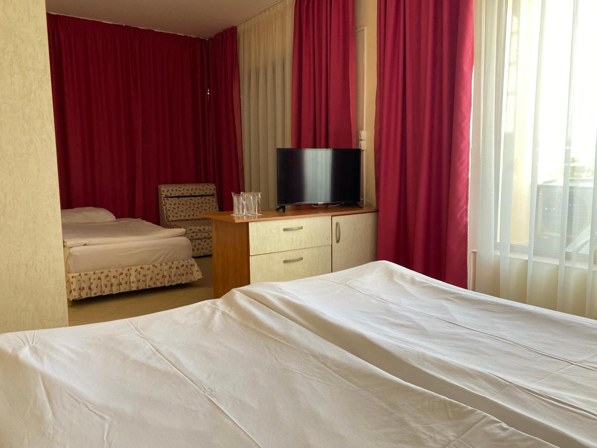 Hotel Atol Slăntjev Brjag Exteriör bild