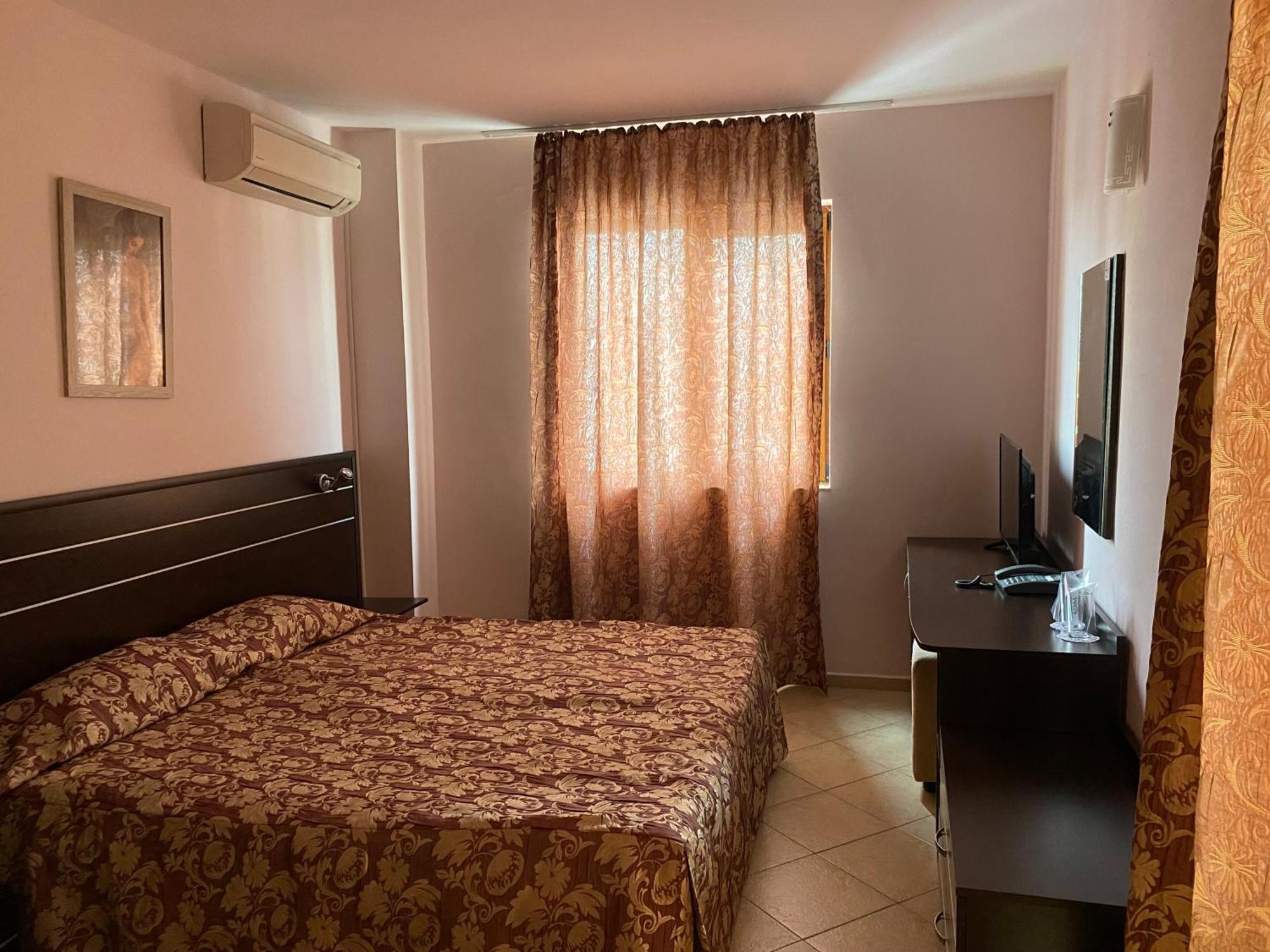 Hotel Atol Slăntjev Brjag Exteriör bild